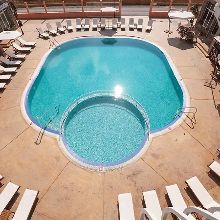 Silver Springs מלון דירות 3*